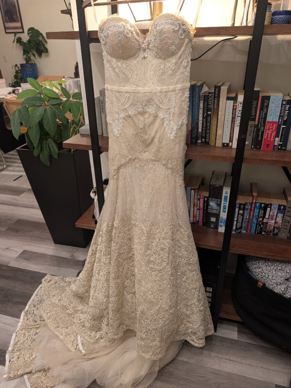 Inbal Dror 14-10 Couture Lace Bridal Gown (adjustable corset back!) fit sz 0-6